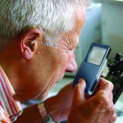 แว่นขยายพกพา Carson 3x รุ่น PO-25