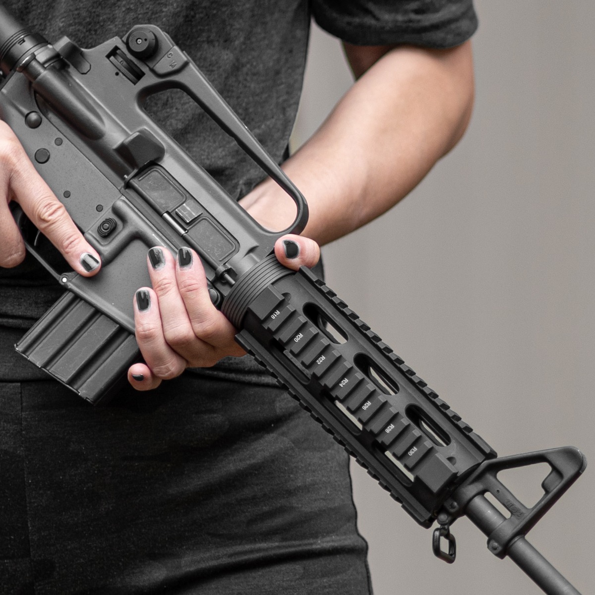 กระโจมมือ UTG Pro® AR15 Quad Rail Handguard Carbine-length - Image 6